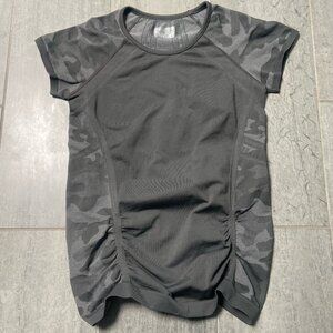 Athleta Fastest Track Ruched Fitted Workout Tee Gray Camo Size Small